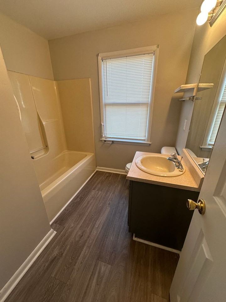 124A Lullwater Dr - Photo 2 of 14