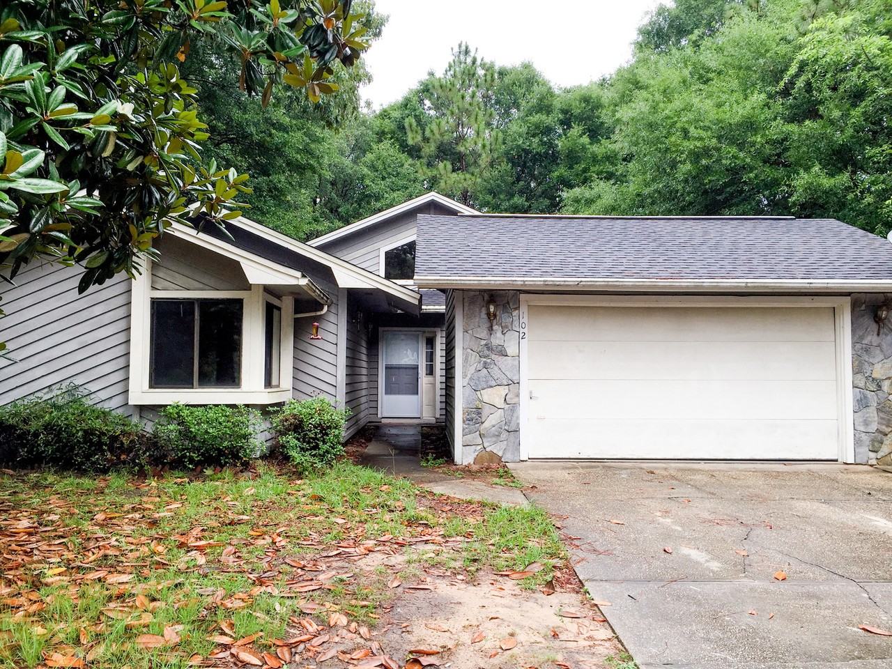 102 Springwood Cir - Photo 2 of 13