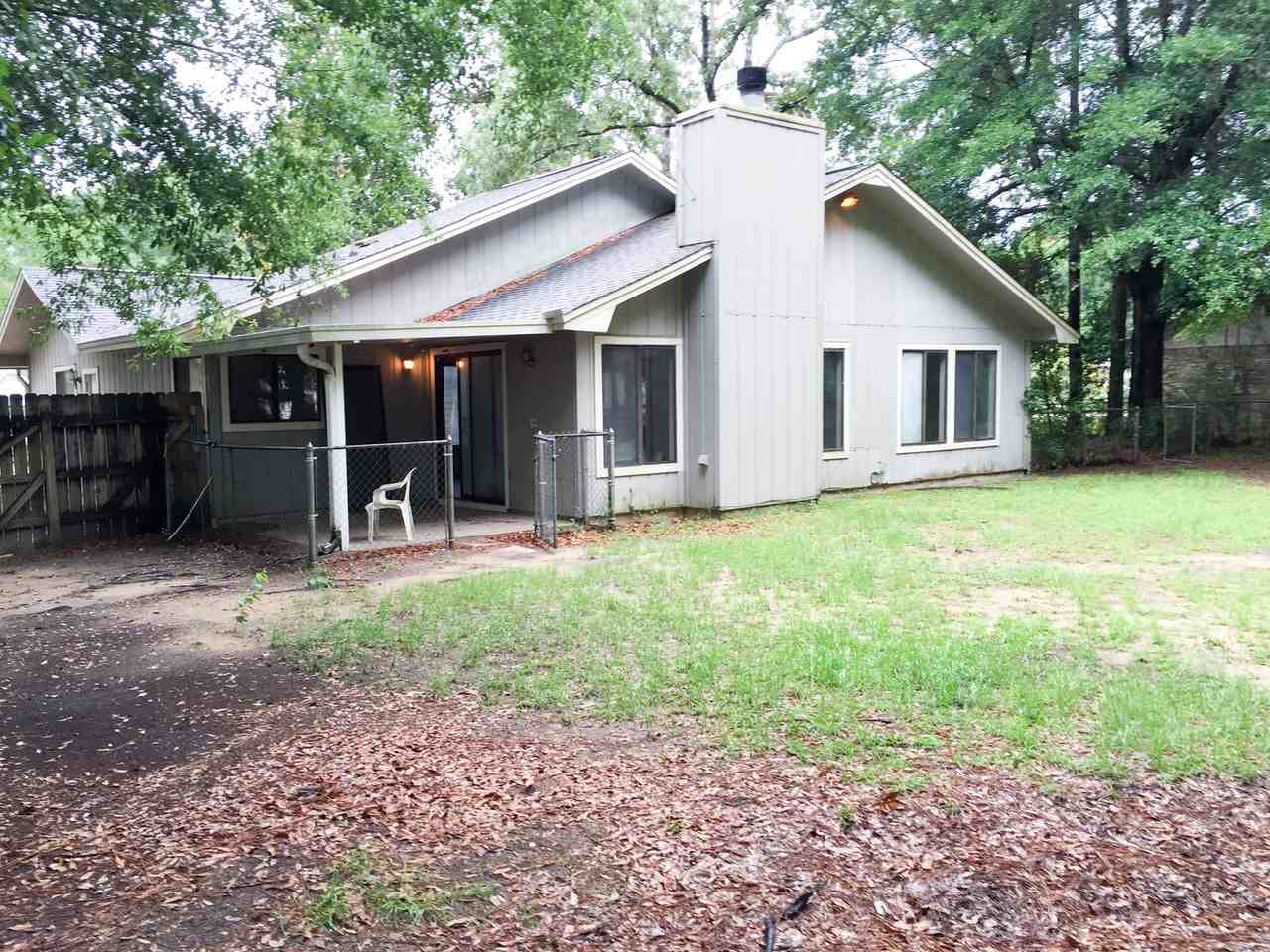 102 Springwood Cir - Photo 3 of 13