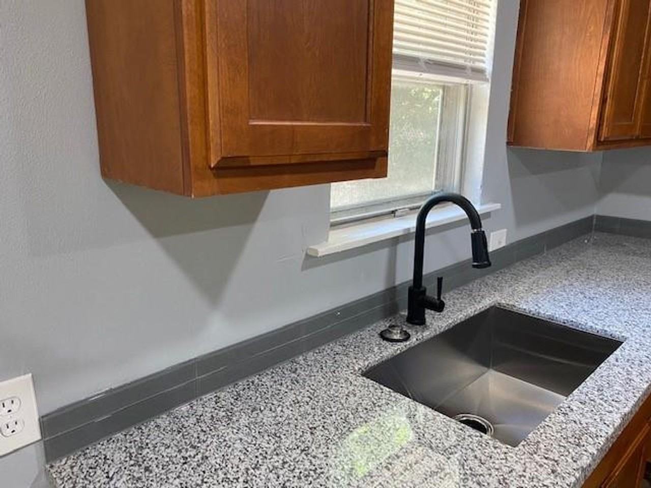 6903 Circle S Rd - Photo 5 of 16