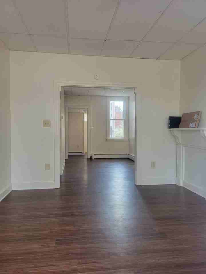562 Salem Ave - Photo 2 of 11