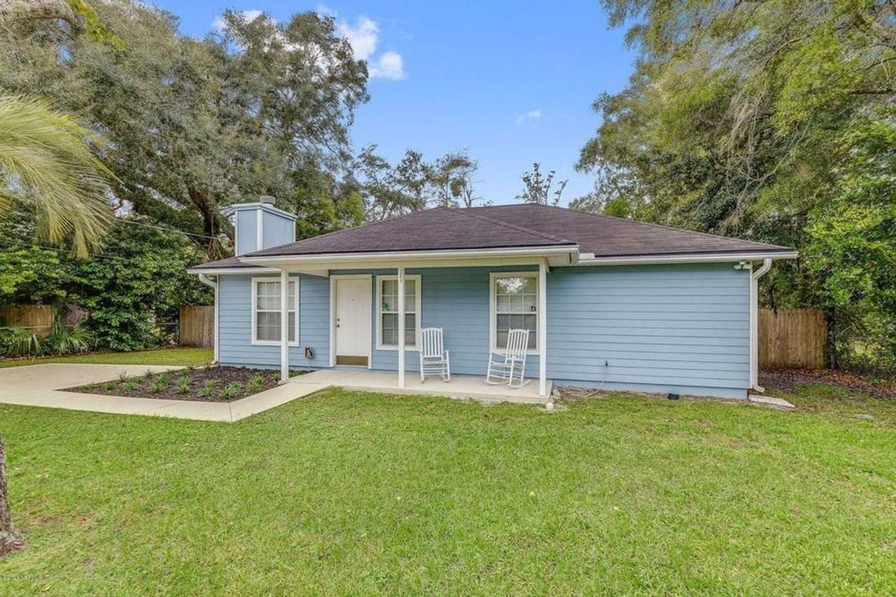 351 Linden Ln - Photo 2 of 9