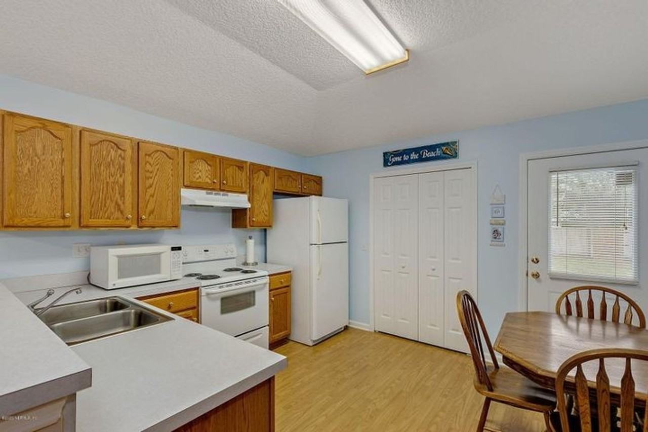 351 Linden Ln - Photo 3 of 9