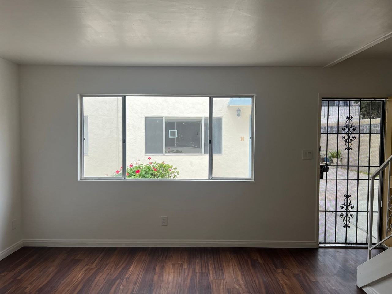 477 4th Ave - Photo 6 of 25