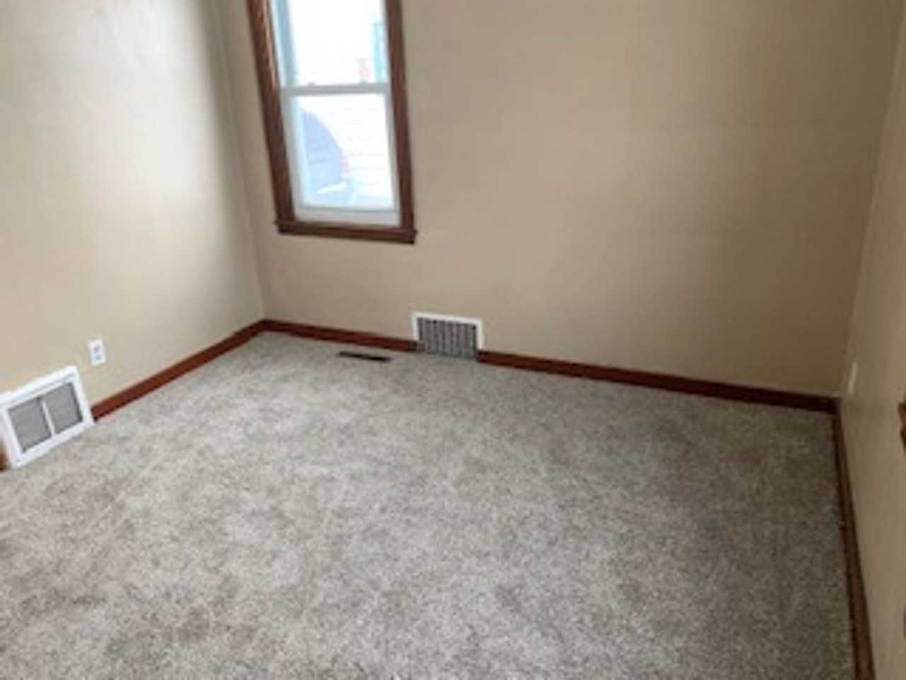 641 Wyoming St - Photo 5 of 7