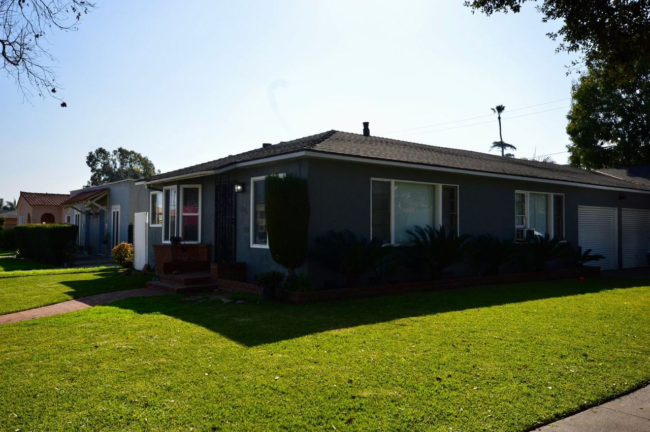 1302 S Sycamore St - Photo 3 of 17