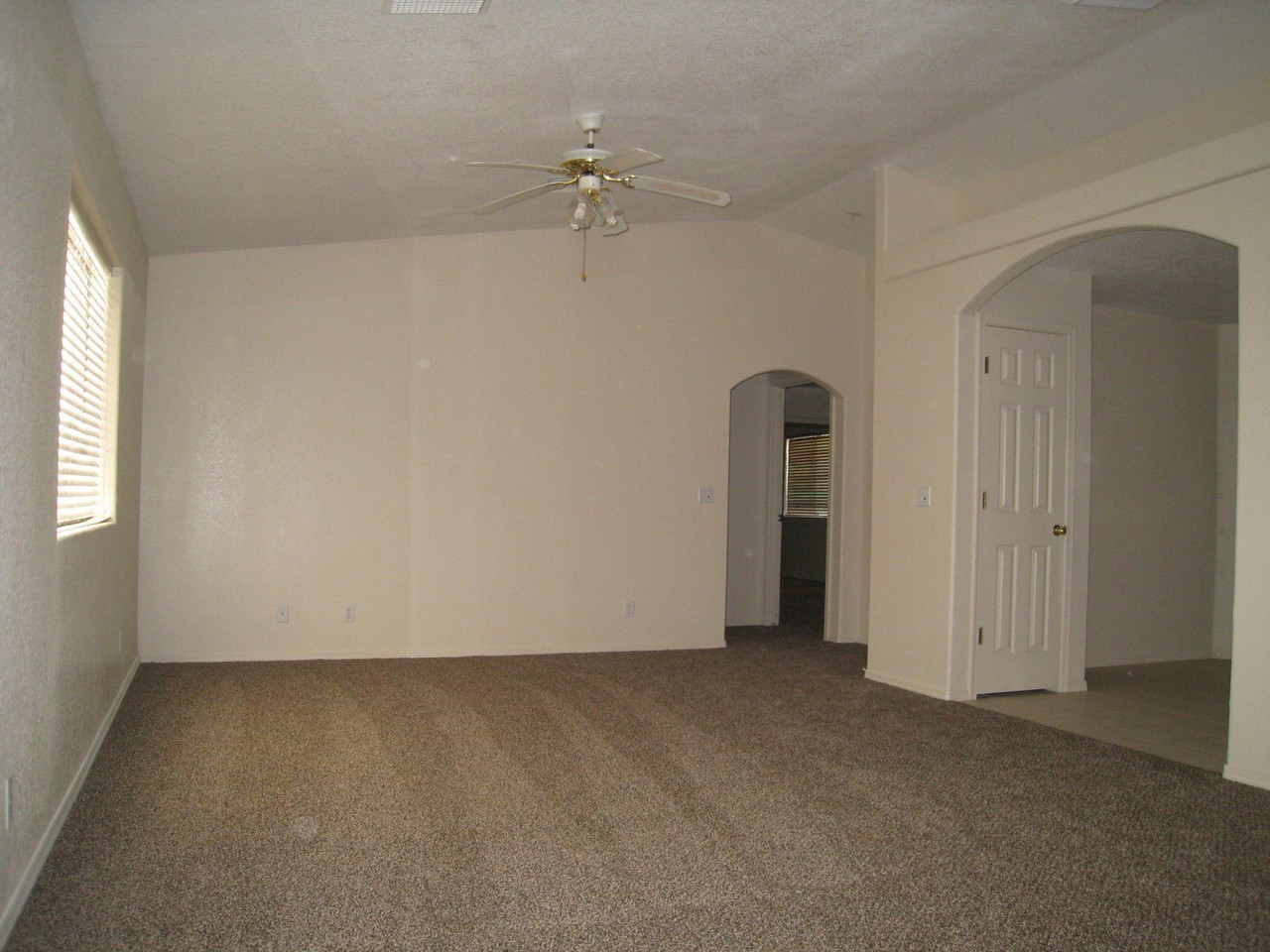 3100 Sombrero Dr - Photo 3 of 13