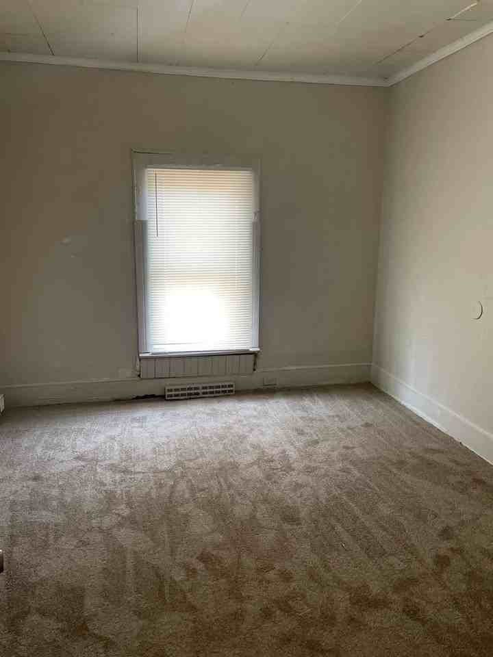 424 Cadillac St - Photo 3 of 7