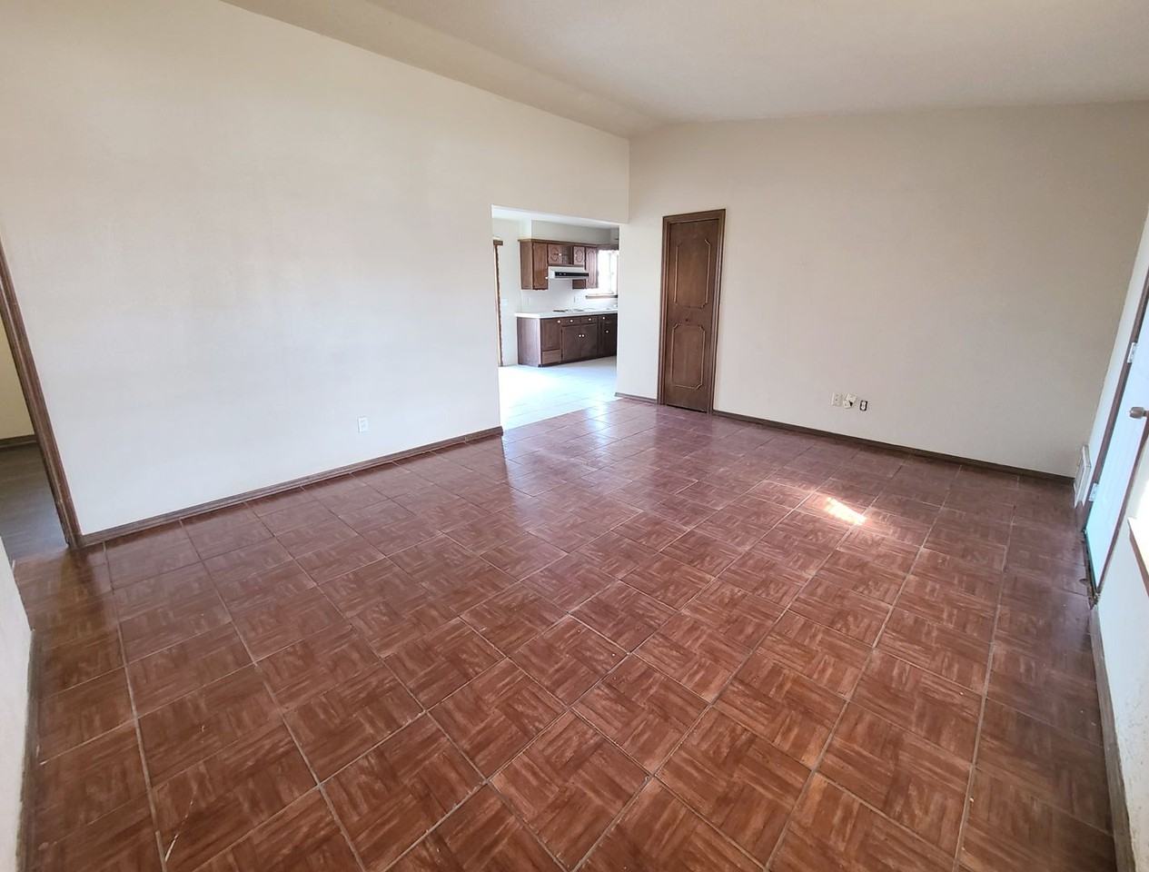 837 Briarlane Rd - Photo 4 of 15