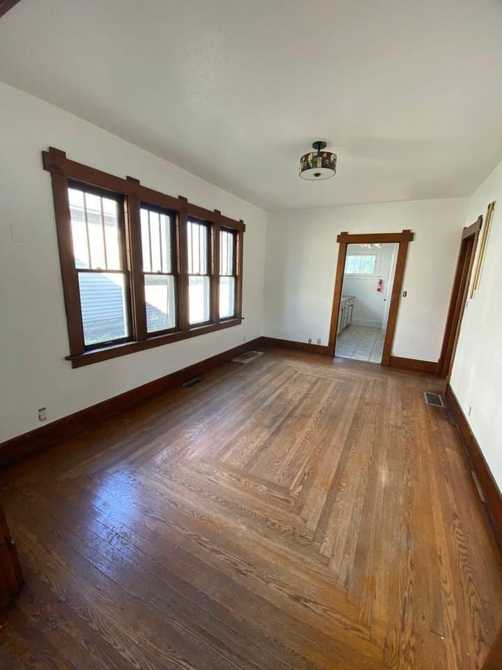 709 W Boone St - Photo 3 of 12