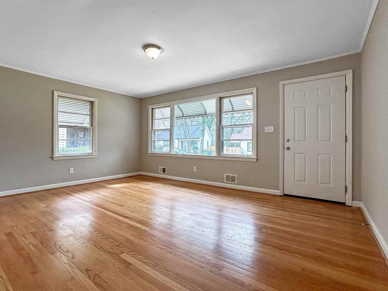 1456 Ryan St Sw - Photo 3 of 15