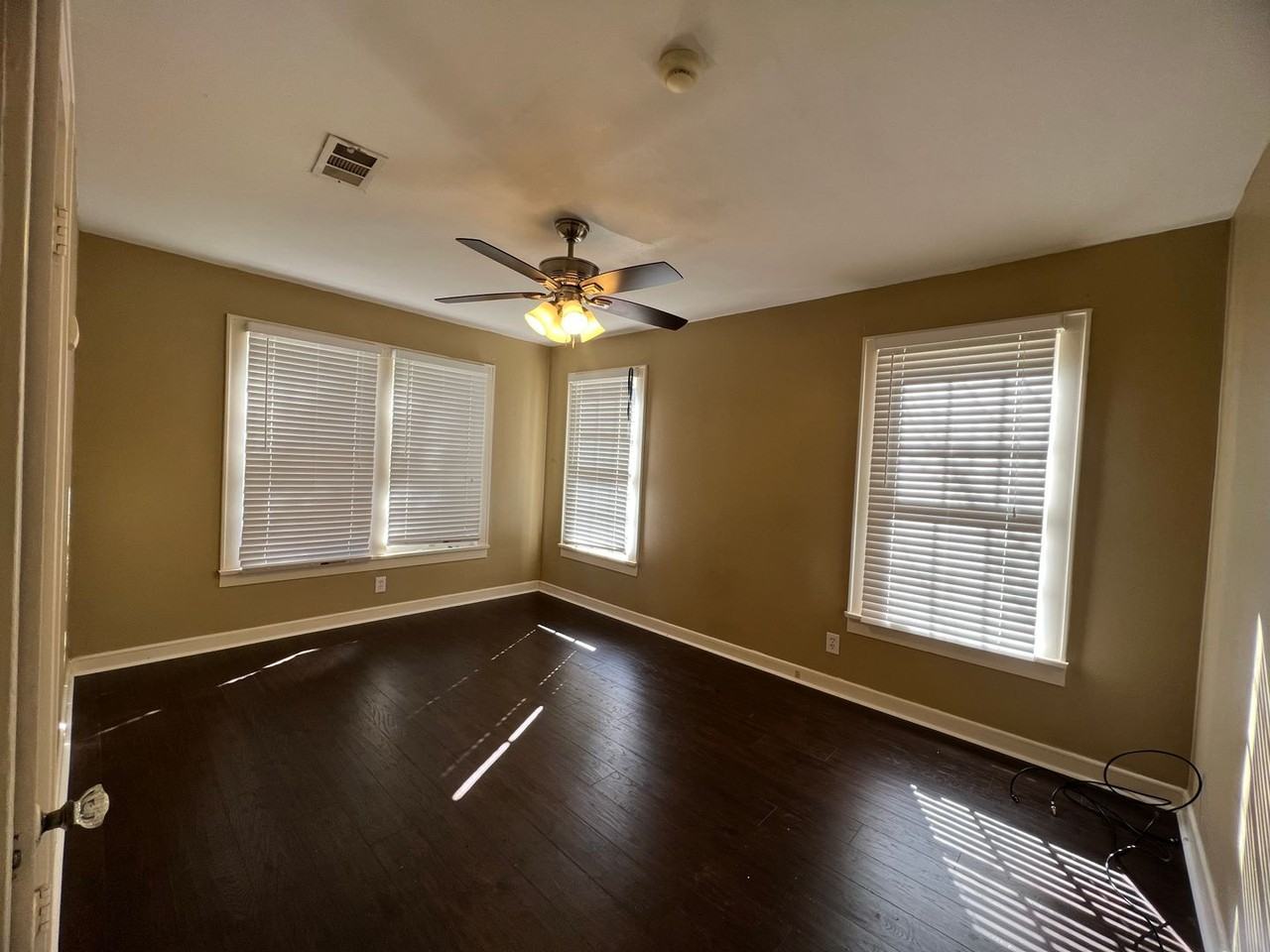 642 Robinson Pl - Photo 6 of 11