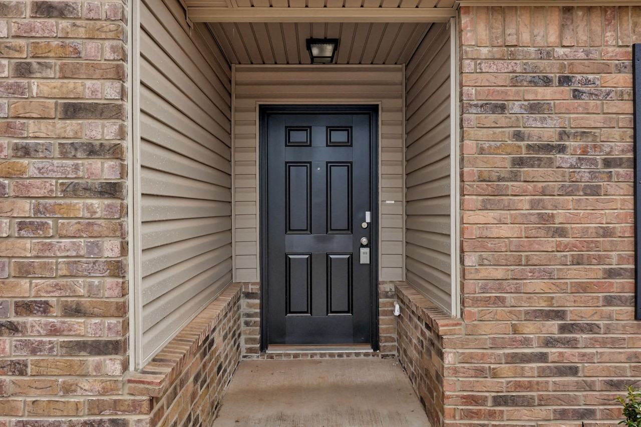 1301 Travertine Pl - Photo 3 of 24