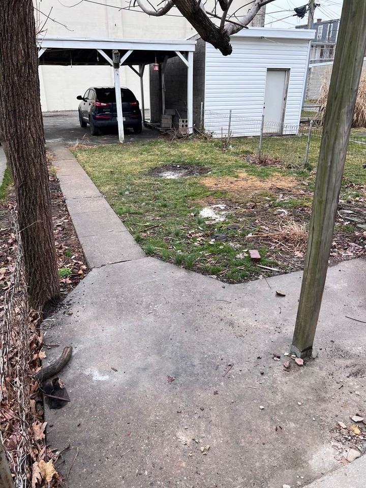 105 N Highland Ave - Photo 3 of 21