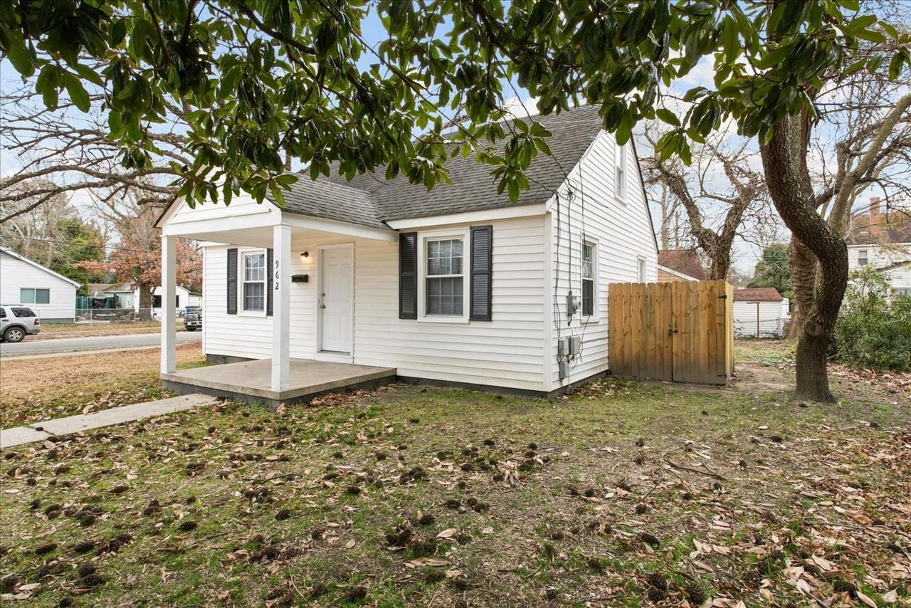 962 20th St - Photo 2 of 20