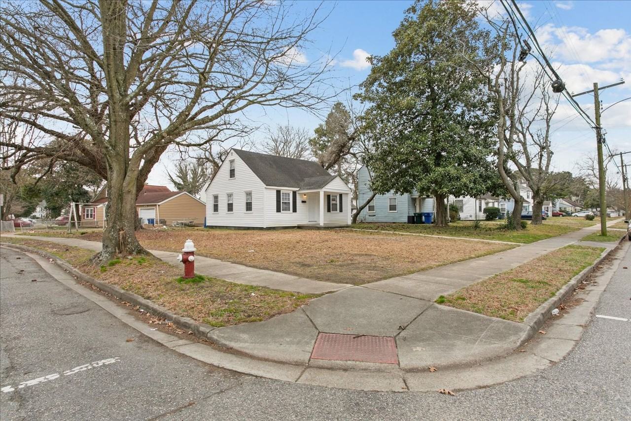 962 20th St - Photo 3 of 20