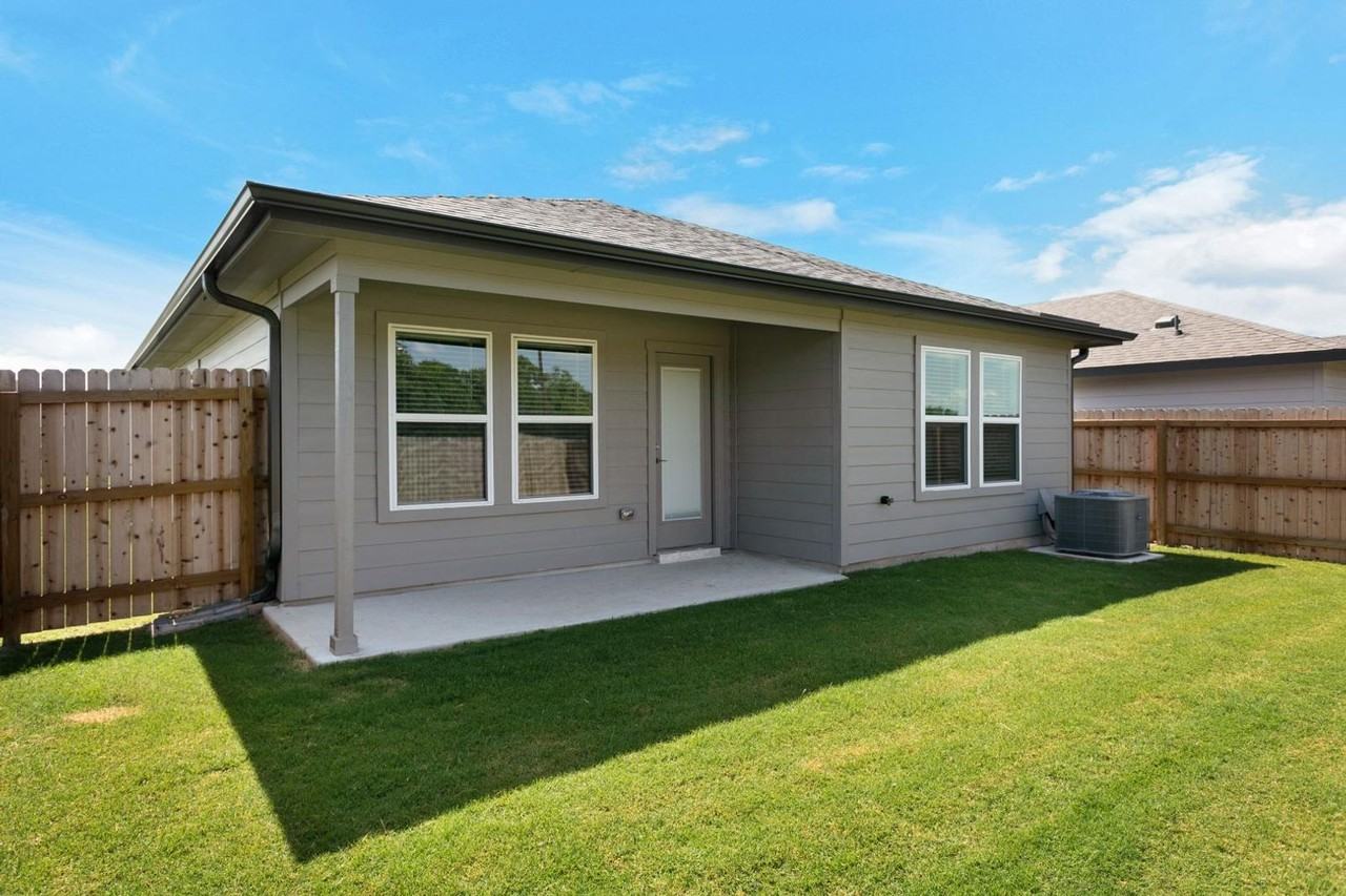 1010 Amistad Loop - Photo 2 of 27