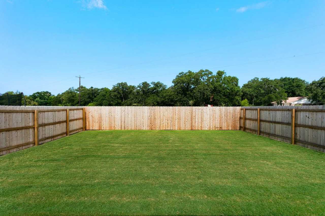 1010 Amistad Loop - Photo 3 of 27