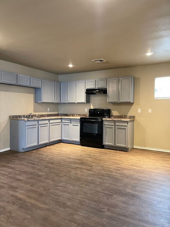 503 E Rice St - Photo 5 of 19