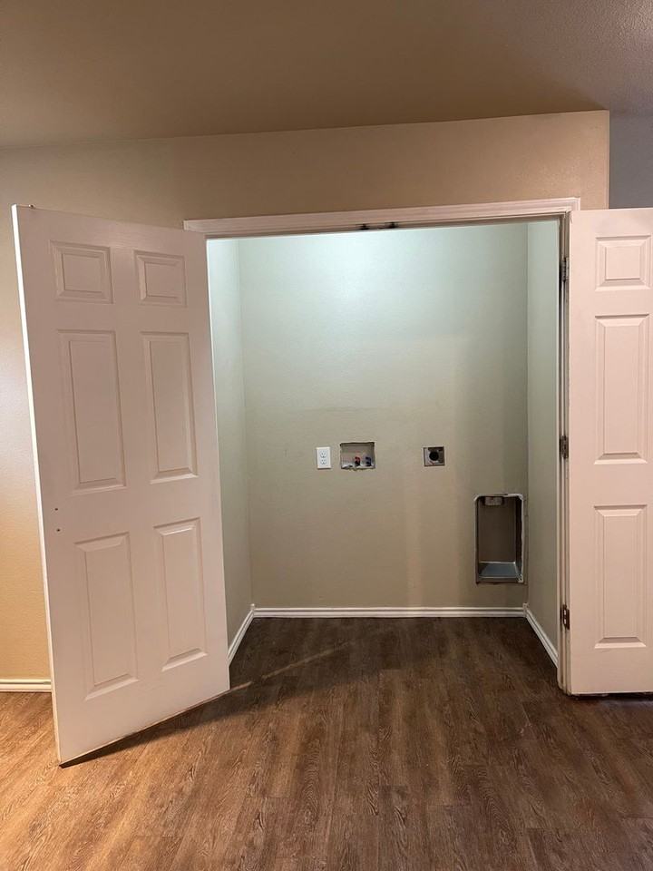503 E Rice St - Photo 6 of 19