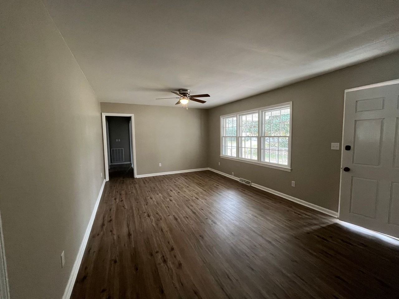 8 Greenleaf Dr Sw - Photo 3 of 21