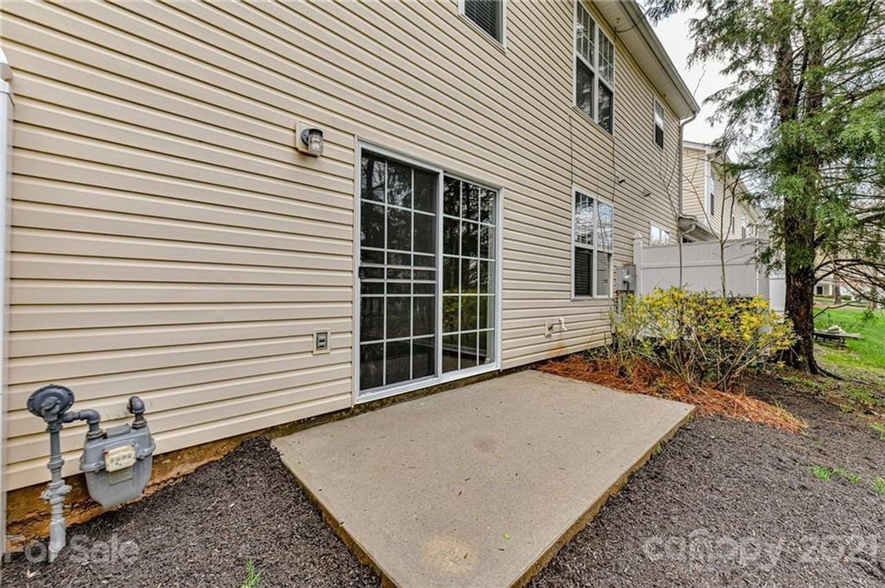 16745 Commons Creek Dr - Photo 3 of 33