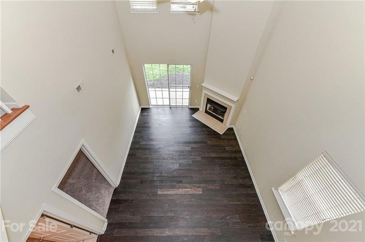 16745 Commons Creek Dr - Photo 4 of 33