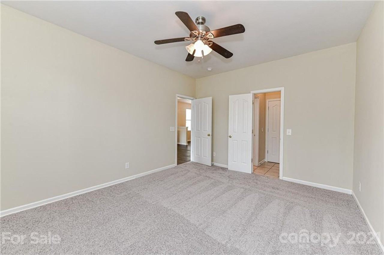 16745 Commons Creek Dr - Photo 5 of 33