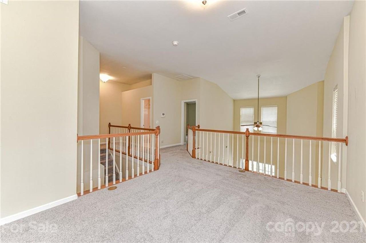 16745 Commons Creek Dr - Photo 7 of 33