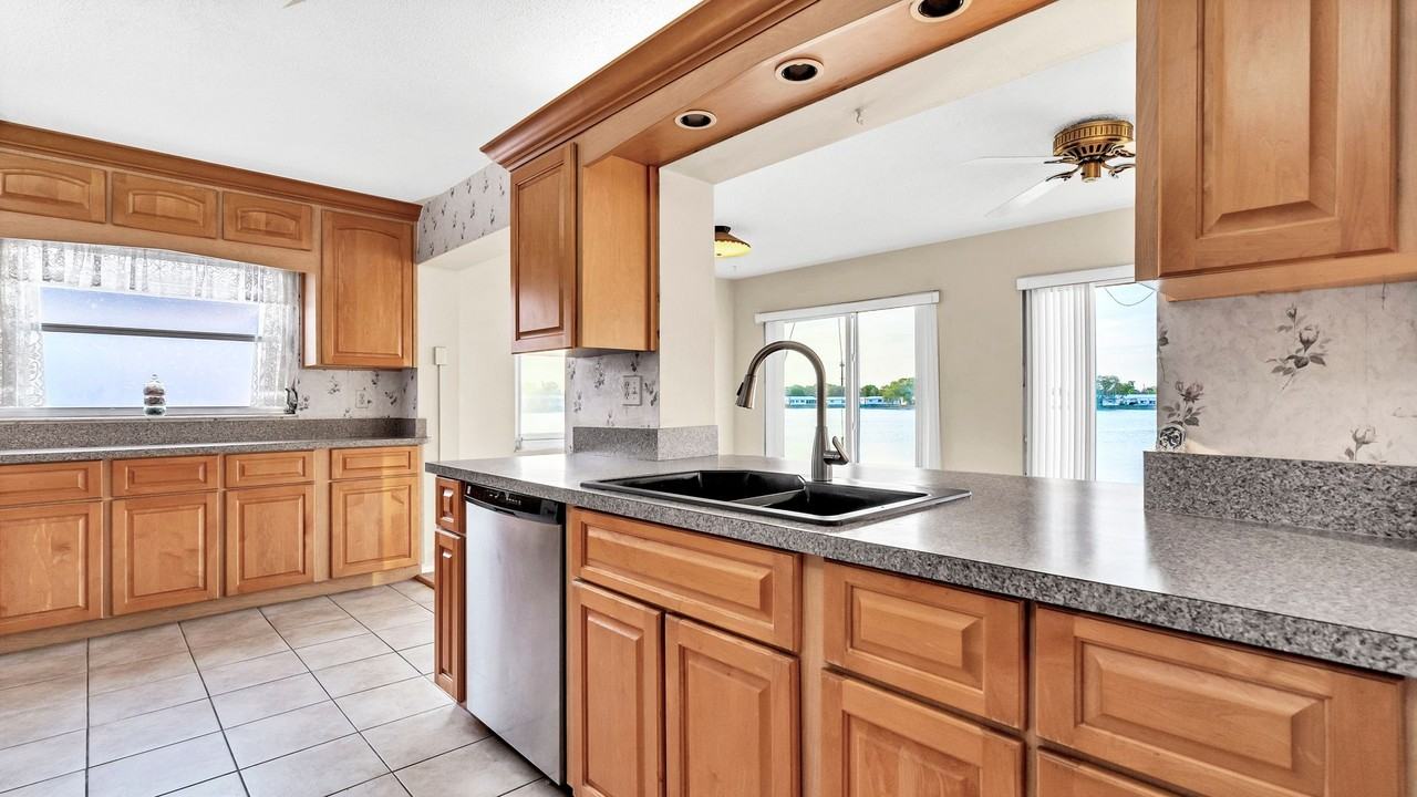 4157 96th Ter N - Photo 5 of 18