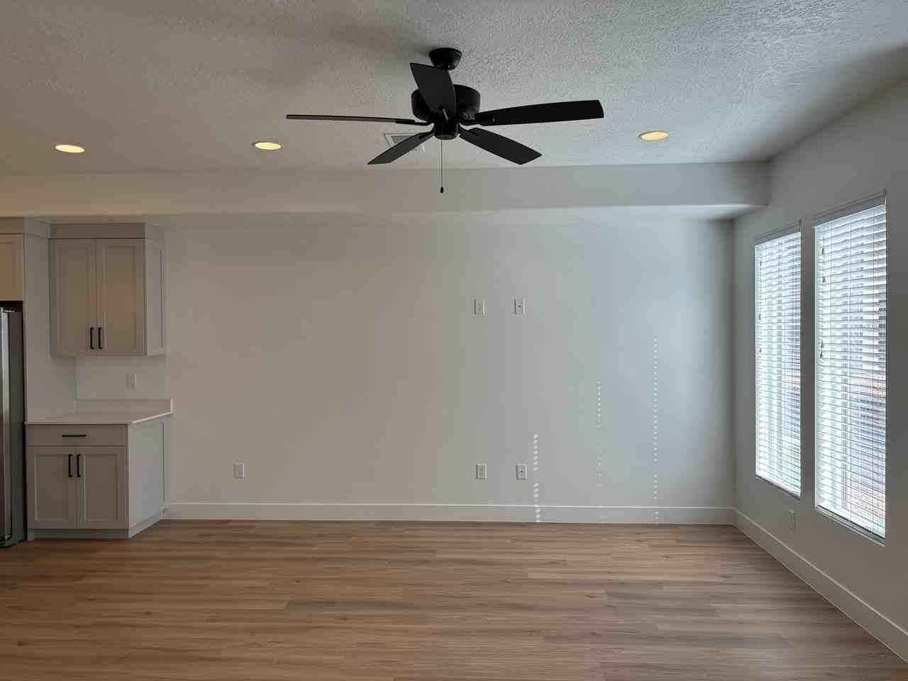 2619 E Wake Forest Ln - Photo 5 of 21