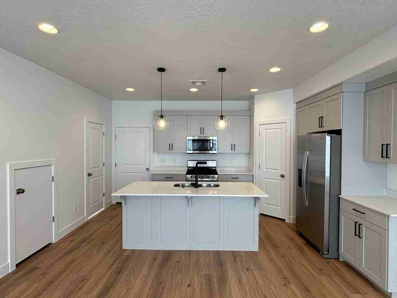 2619 E Wake Forest Ln - Photo 2 of 21