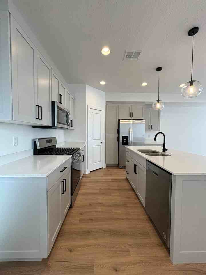 2619 E Wake Forest Ln - Photo 3 of 21