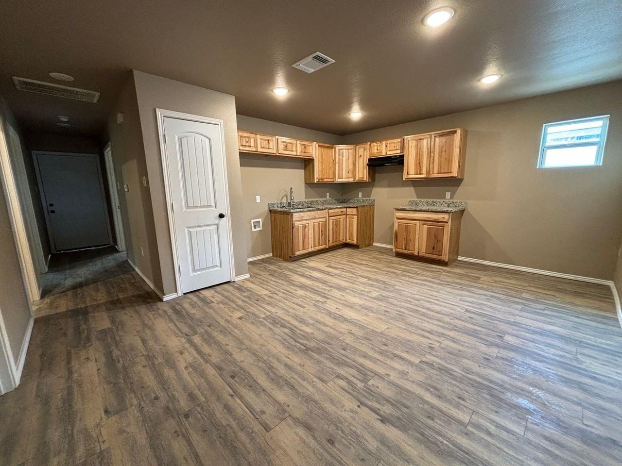 2224 E Main St - Photo 3 of 8