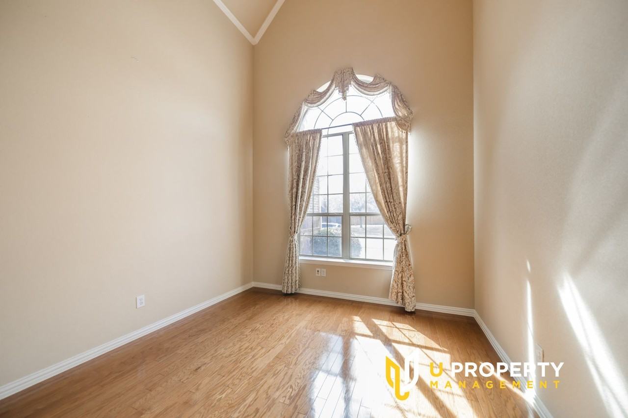 527 Cedarbird Trl - Photo 2 of 43