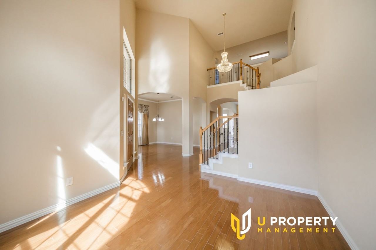 527 Cedarbird Trl - Photo 3 of 43