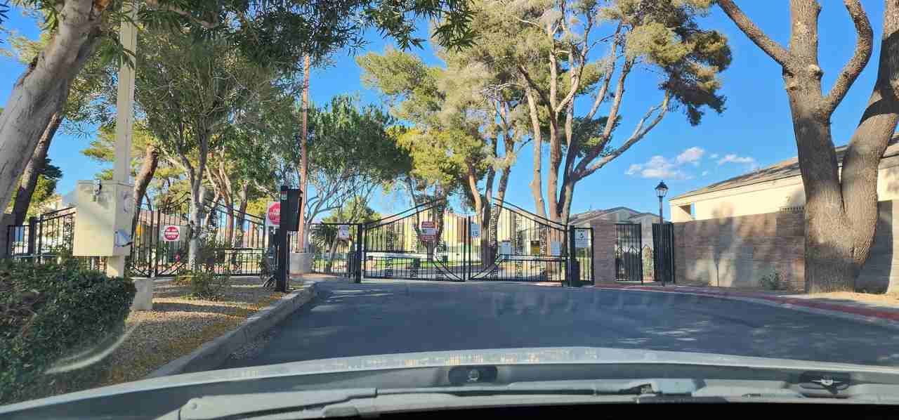 1631 Marion Bennet Dr - Photo 2 of 23