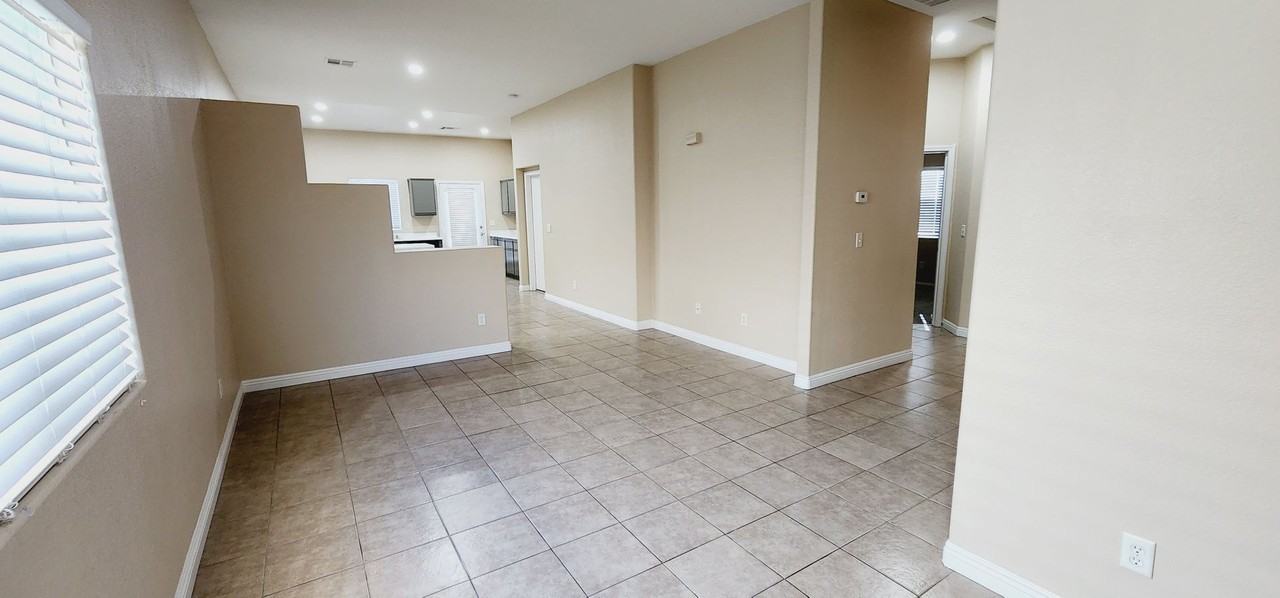 1631 Marion Bennet Dr - Photo 5 of 23