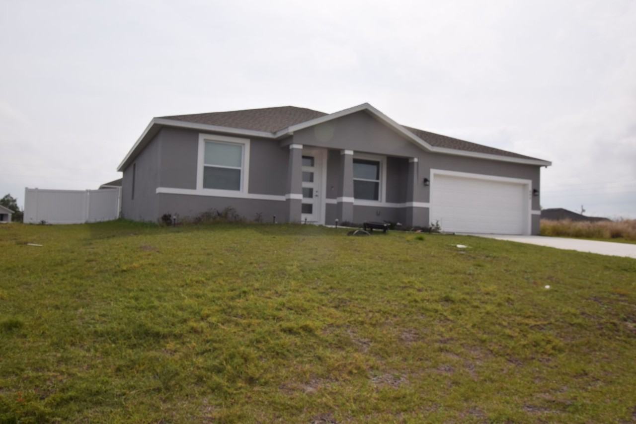 642 Desmoines Ct - Photo 2 of 38