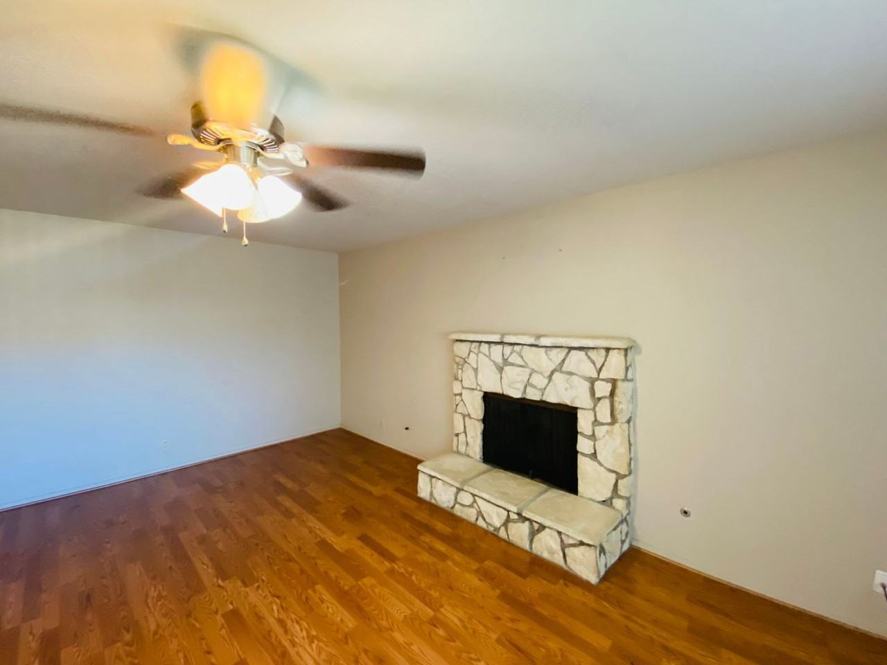 1802 Hillview Dr - Photo 2 of 12