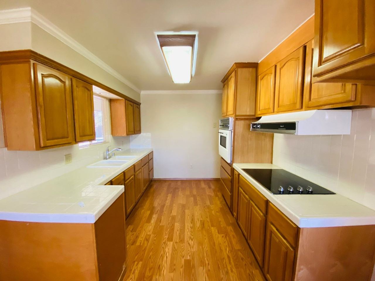 1802 Hillview Dr - Photo 3 of 12