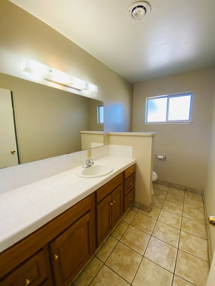 1802 Hillview Dr - Photo 6 of 12