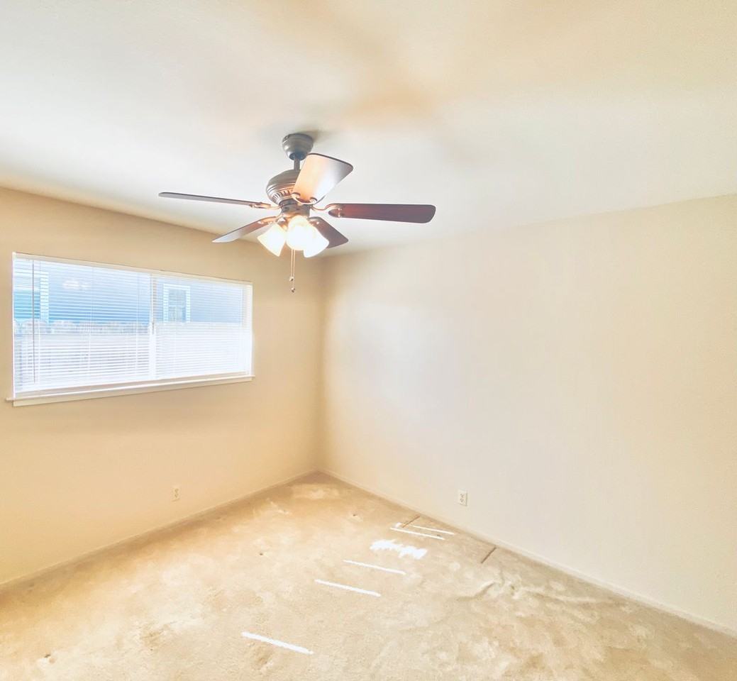 1802 Hillview Dr - Photo 7 of 12