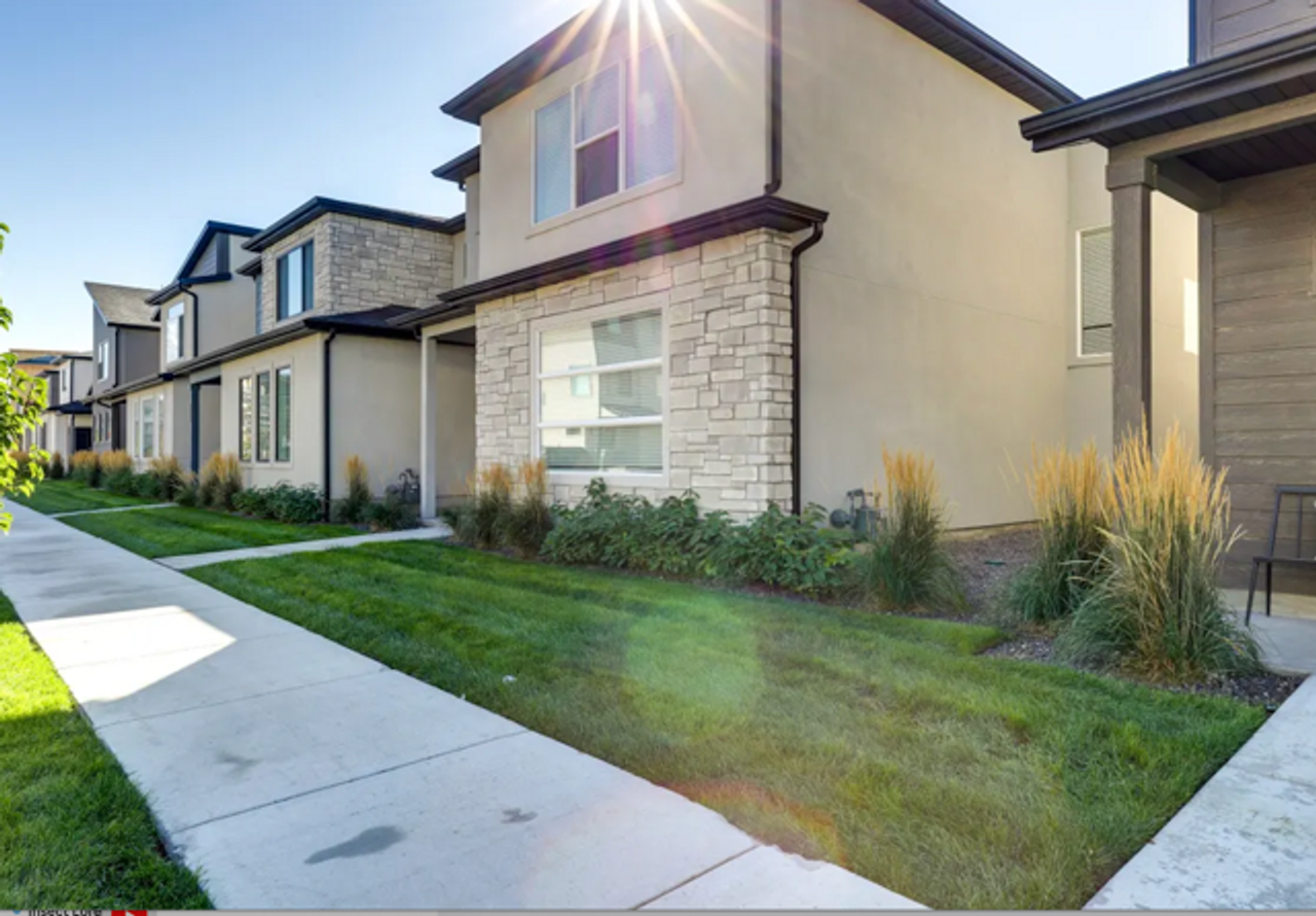 1038 W 570 S - Photo 2 of 22