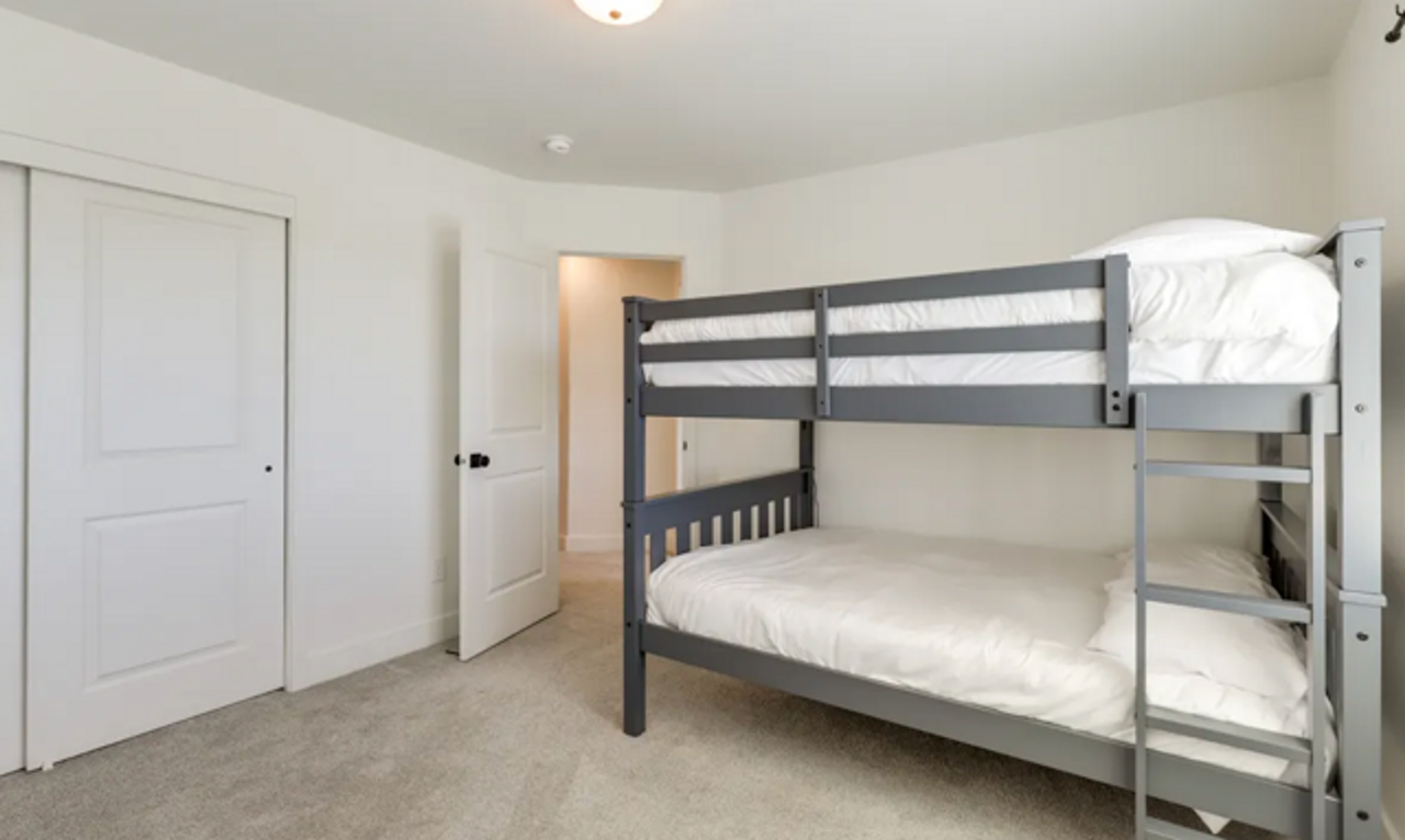 1038 W 570 S - Photo 5 of 22