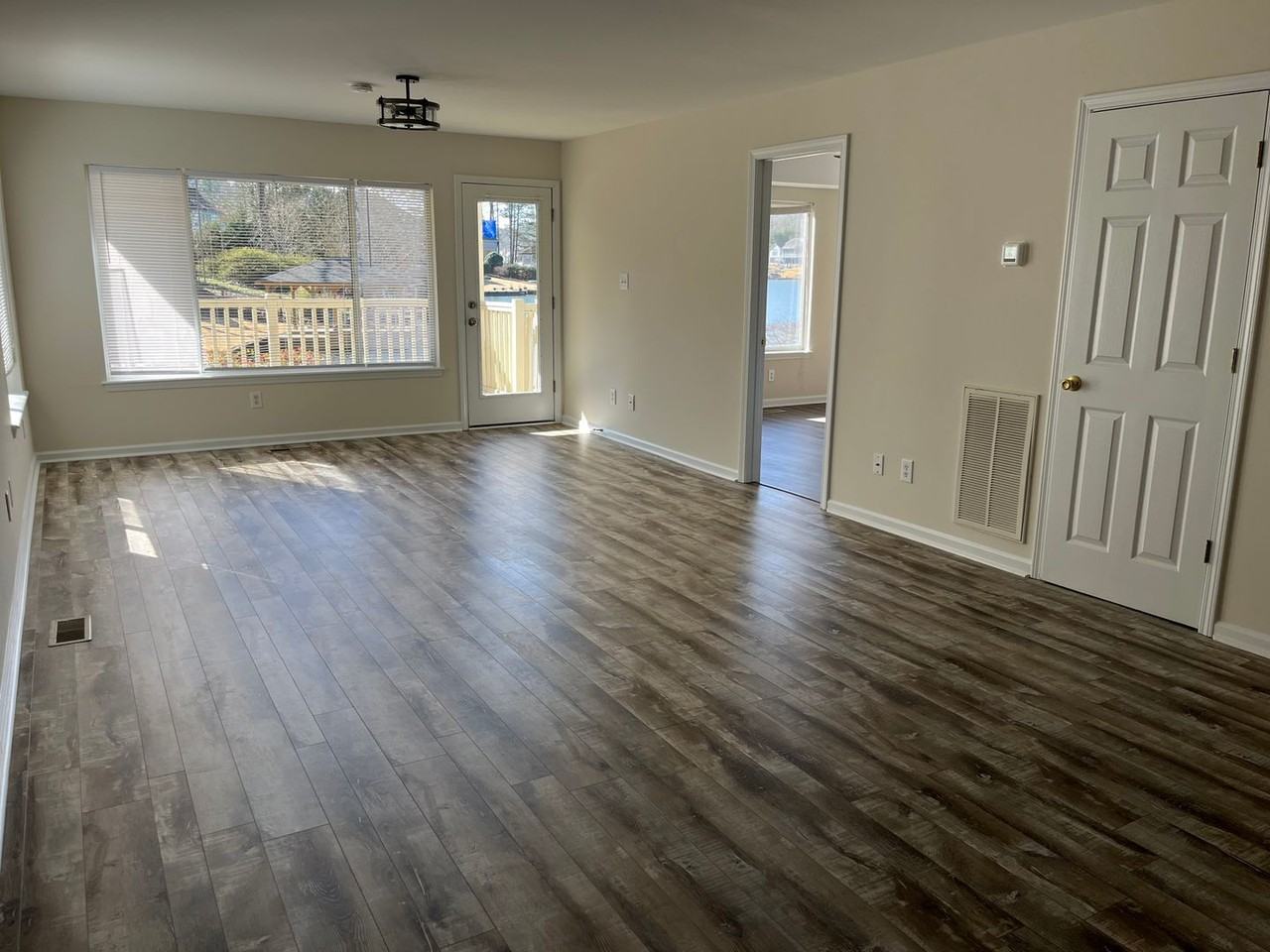 701 Berry Ct - Photo 2 of 7