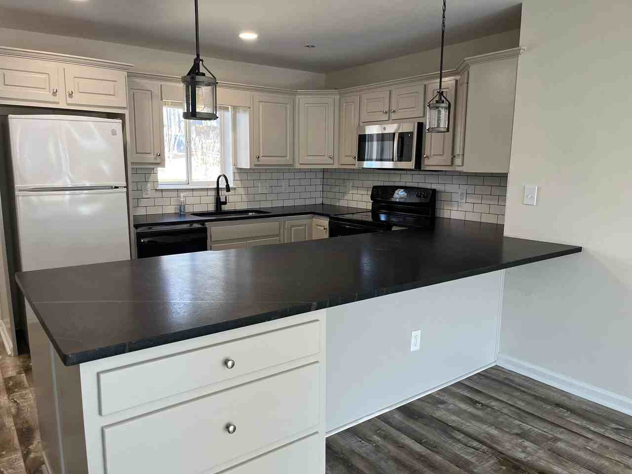 701 Berry Ct - Photo 3 of 7