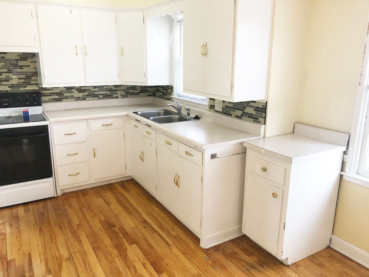 717 Kent St - Photo 2 of 23