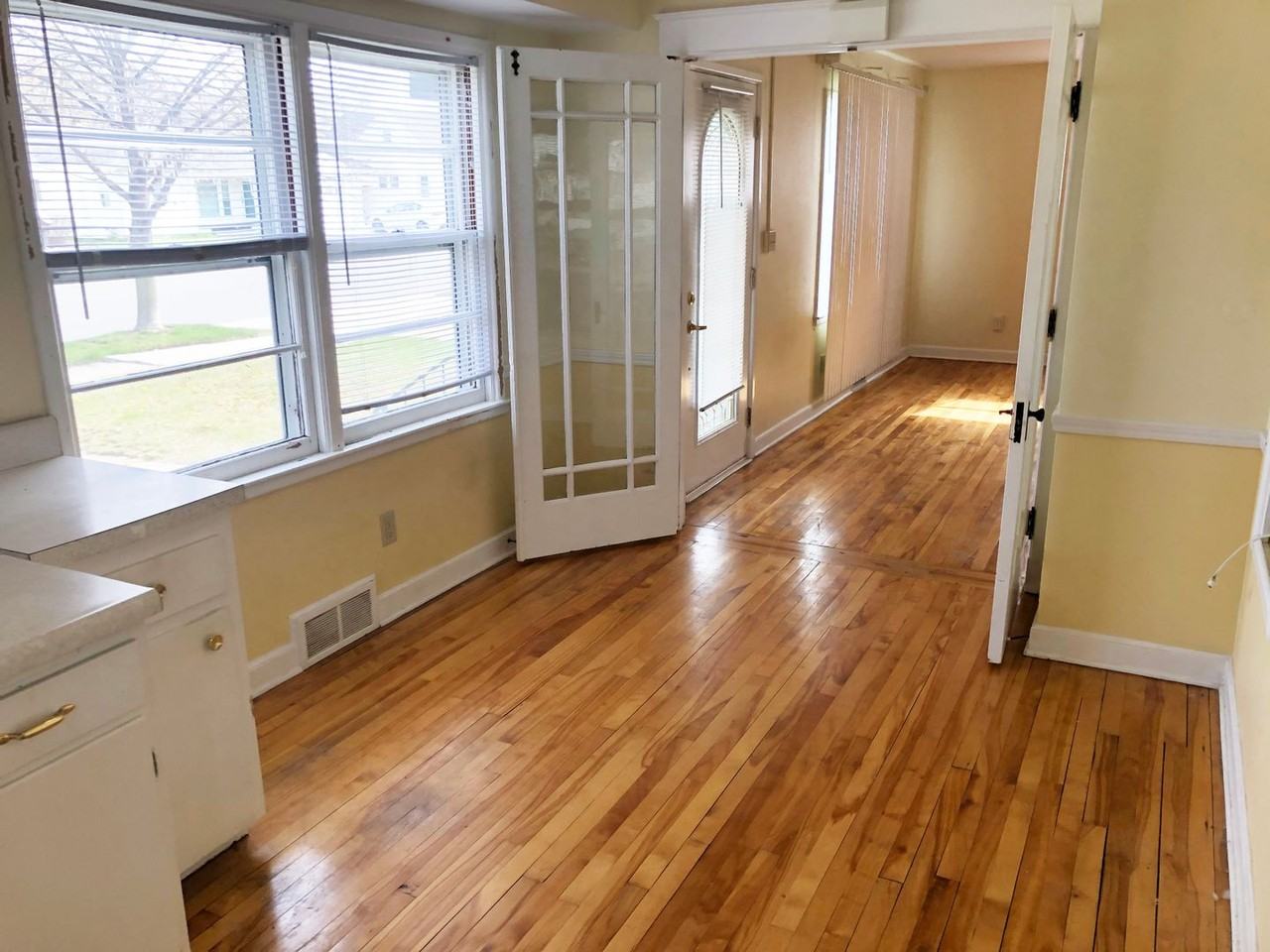 717 Kent St - Photo 4 of 23