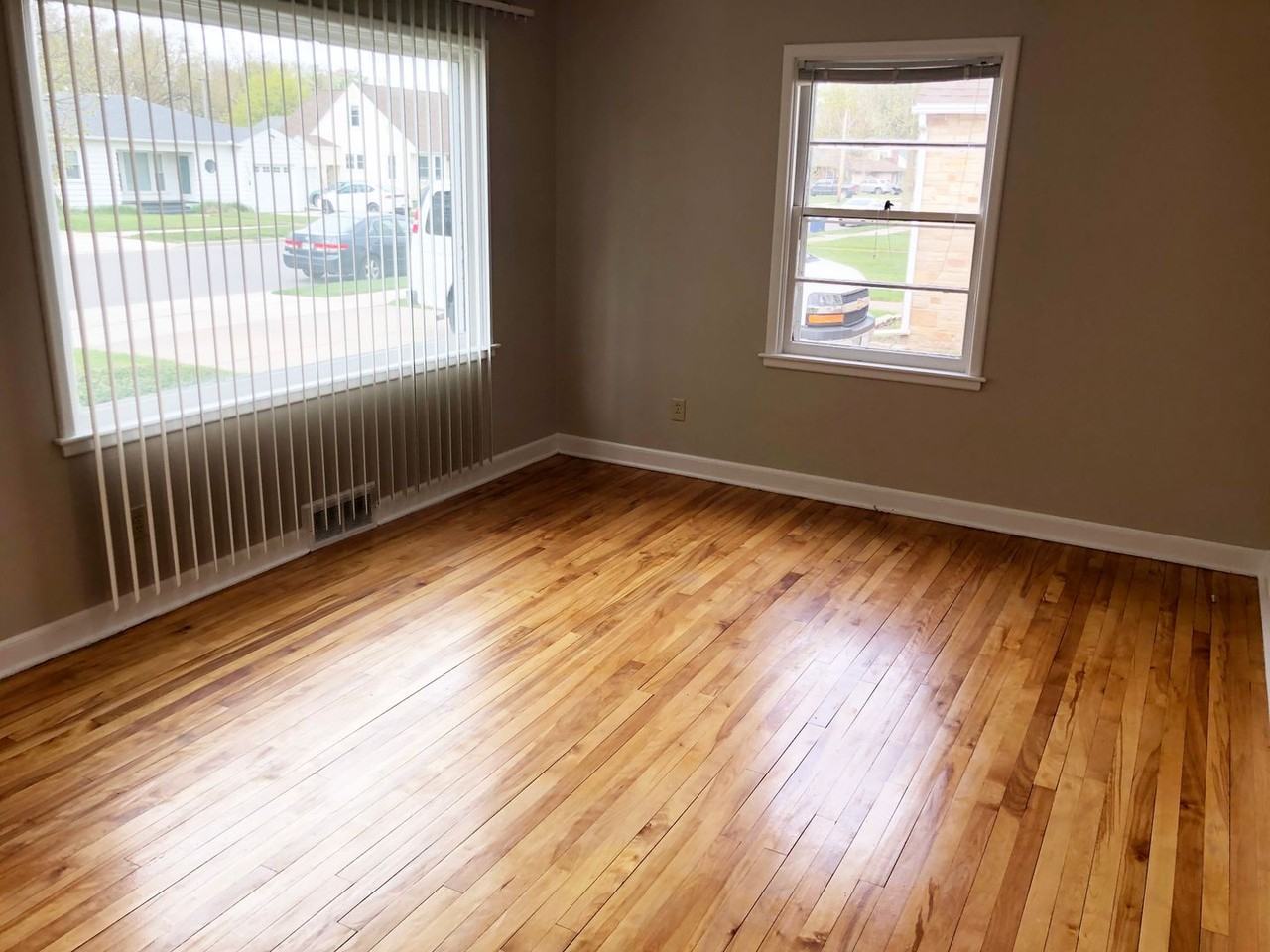 717 Kent St - Photo 6 of 23